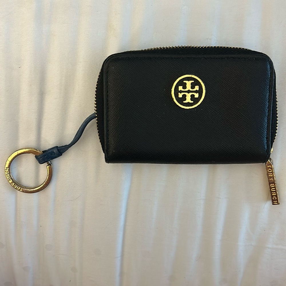 Tory Burch Zip Around card Holder/Cash. 
Keychain
Black leather 
Gold Hardware